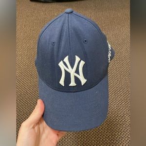 URGENT - NY Yankees Vintage Baseball Hat, MLB, Blue navy, elastic band